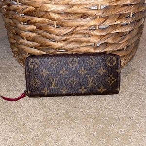 Louis Vuitton Clémence Monogram Women's Wallet - Fuchsia
